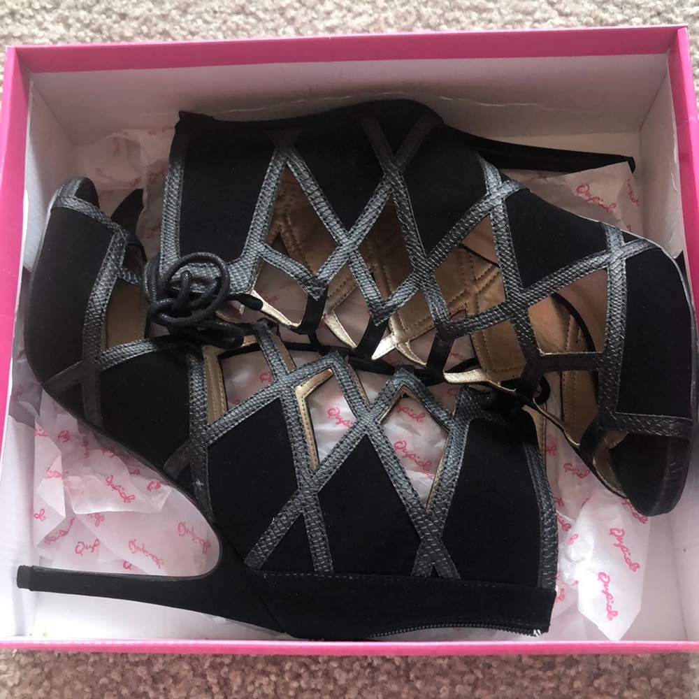 Black Heels - Picture 2 of 6